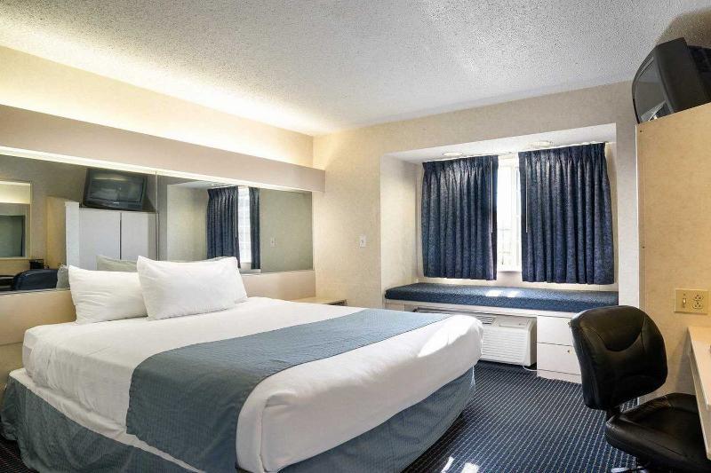Microtel Inn & Suites By Wyndham Pittsburgh Airport Robinson Township  Exterior photo