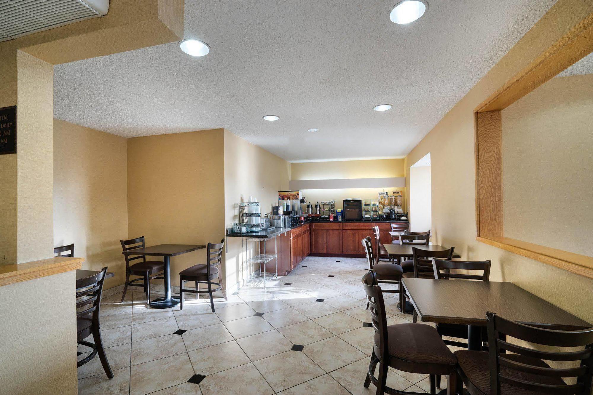 Microtel Inn & Suites By Wyndham Pittsburgh Airport Robinson Township  Exterior photo