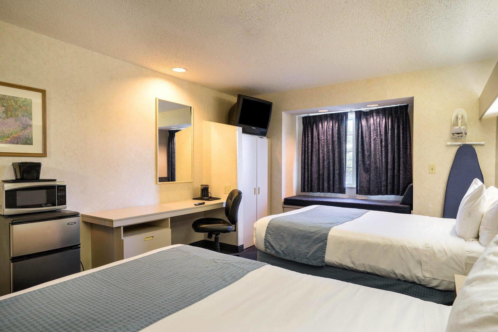 Microtel Inn & Suites By Wyndham Pittsburgh Airport Robinson Township  Exterior photo