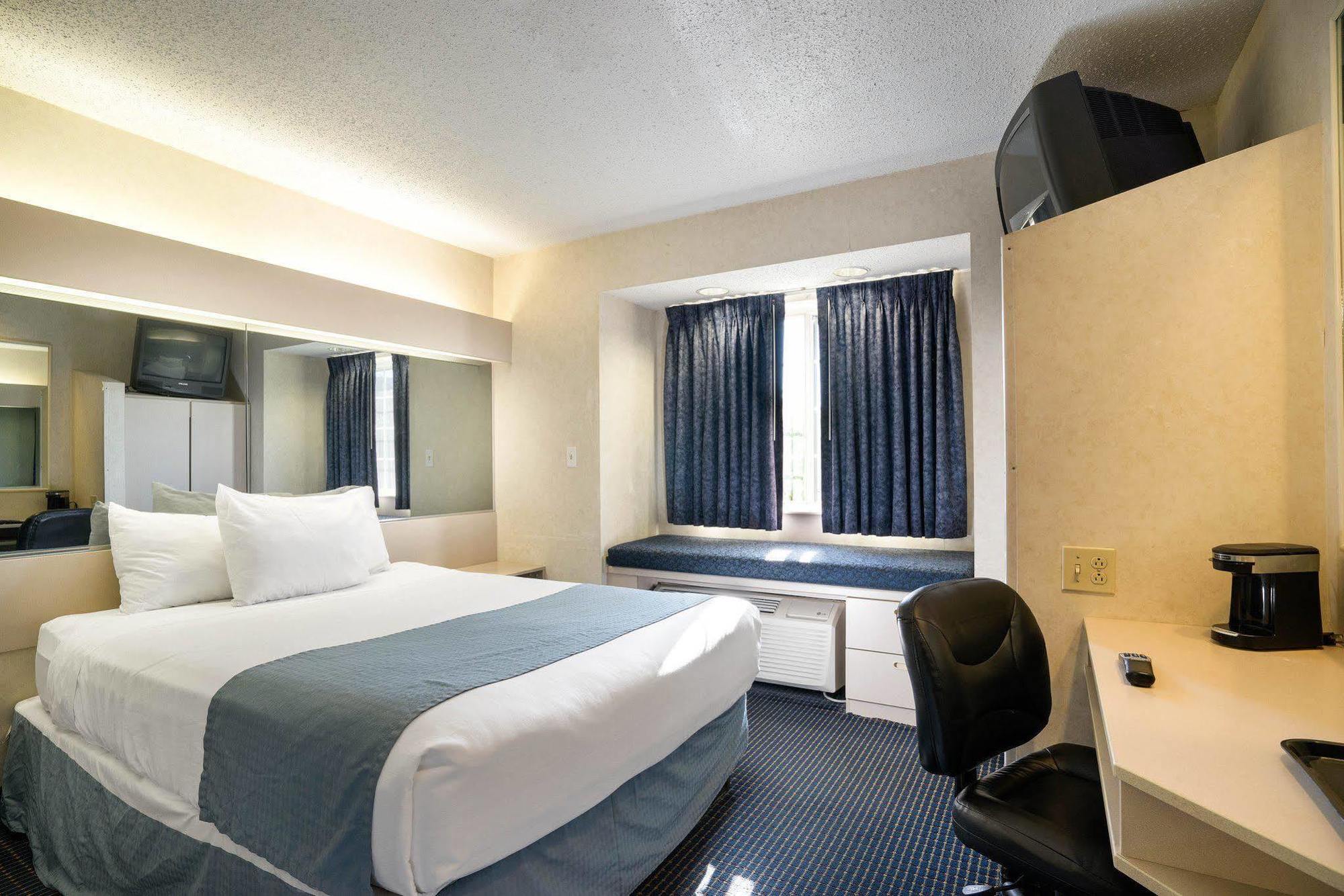 Microtel Inn & Suites By Wyndham Pittsburgh Airport Robinson Township  Exterior photo