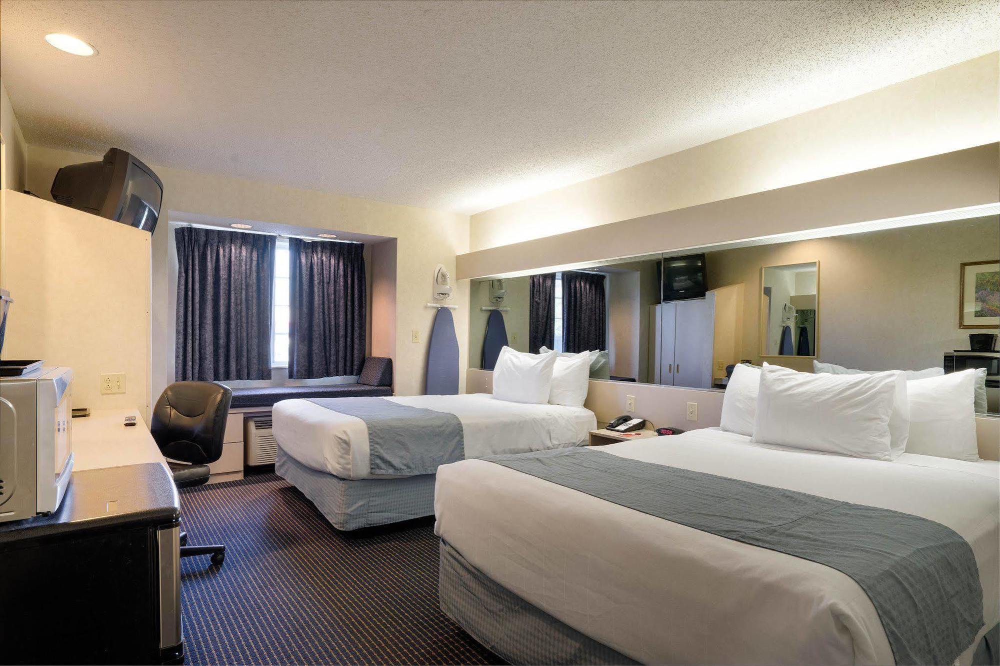 Microtel Inn & Suites By Wyndham Pittsburgh Airport Robinson Township  Exterior photo